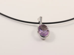 Weissgoldanhänger Amethyst mit Kautschukcollier