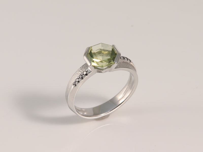 Weissgoldring mit Citrin und Brillant schwarz