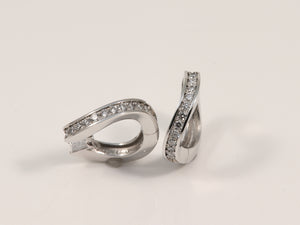 handmontierte Creolen mit Brillant