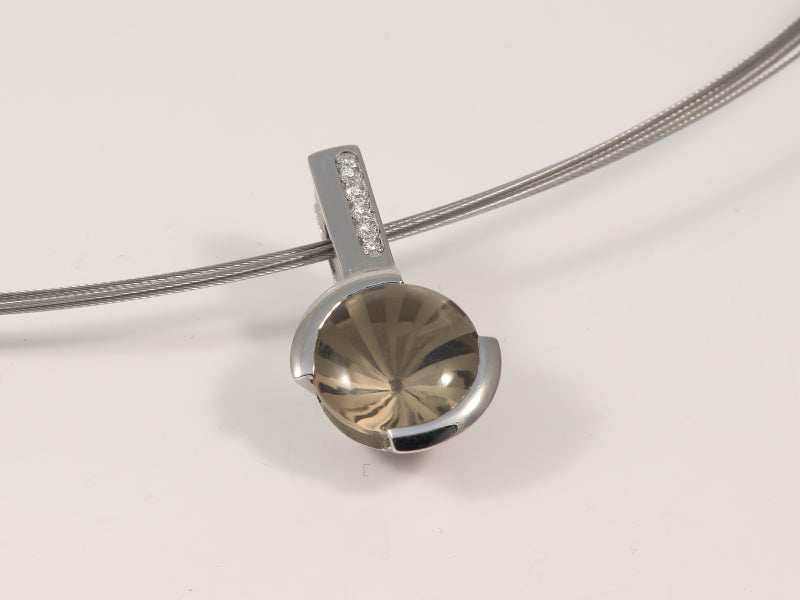Weissgoldanhänger mit Rauchquartz