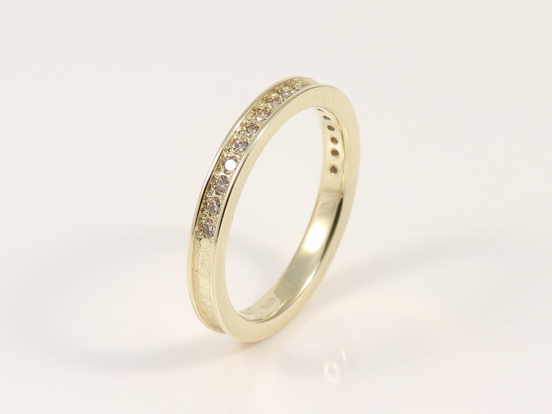Gelbgold Memoirering mit champagner Brillant