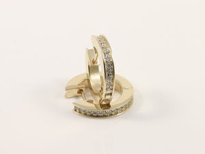 handgearbeitete Gelbgoldcreolen mit 0,26ct. Brillant