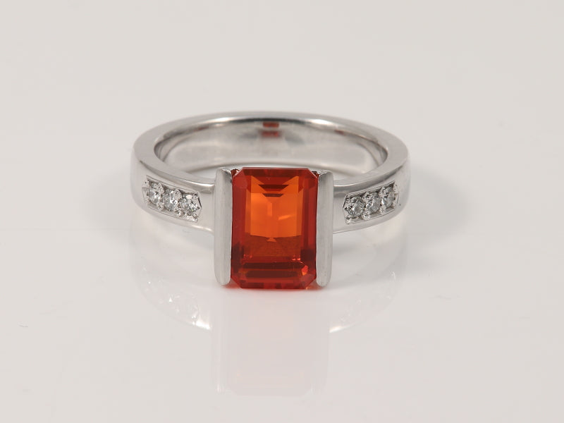 Weissgoldring mit mexikanischem Feueropal