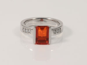 Weissgoldring mit mexikanischem Feueropal