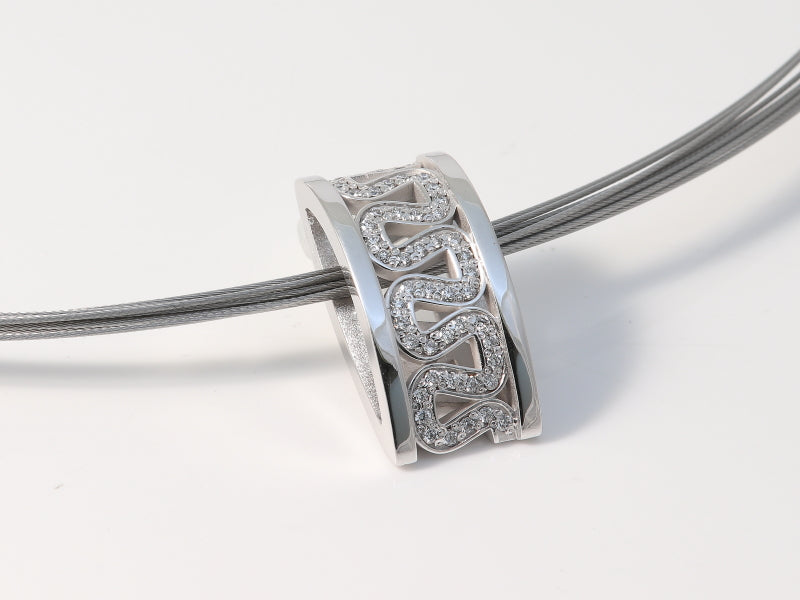 Weissgold Ornamentanhänger mit 0,48 ct. Brillant