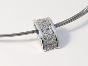 Weissgold Ornamentanhänger mit 0,48 ct. Brillant