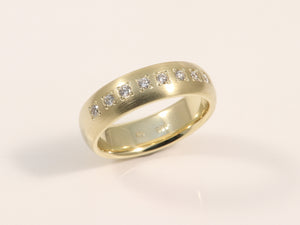 Gelbgoldring 585 geschmirgelt mit 0,24ct. Brillant