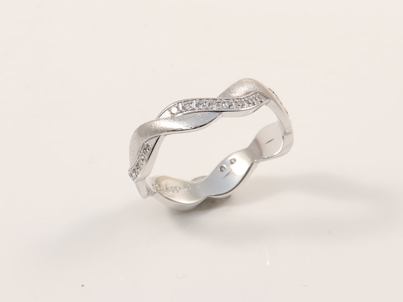 Weissgoldring mit Brillant